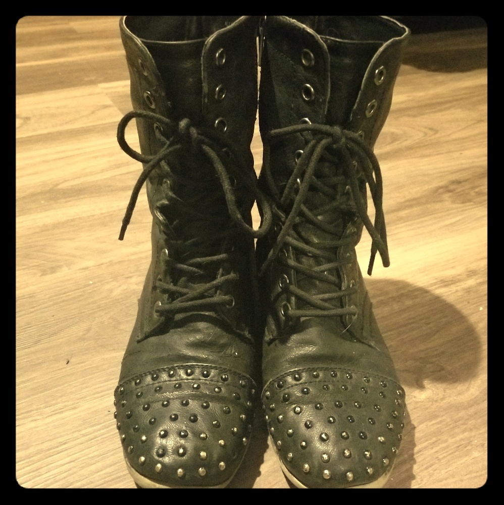 Steve Madden Gewelz studded combat boots